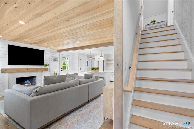Building Photo - 22 Oldfield Dr