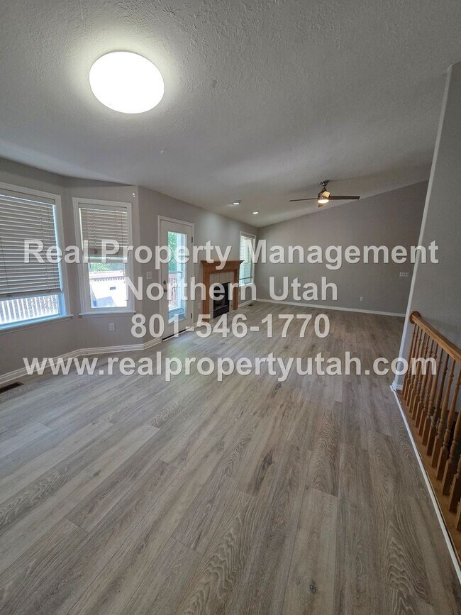 Building Photo - Updated 5 Bed 5 Bath Layton House Available!