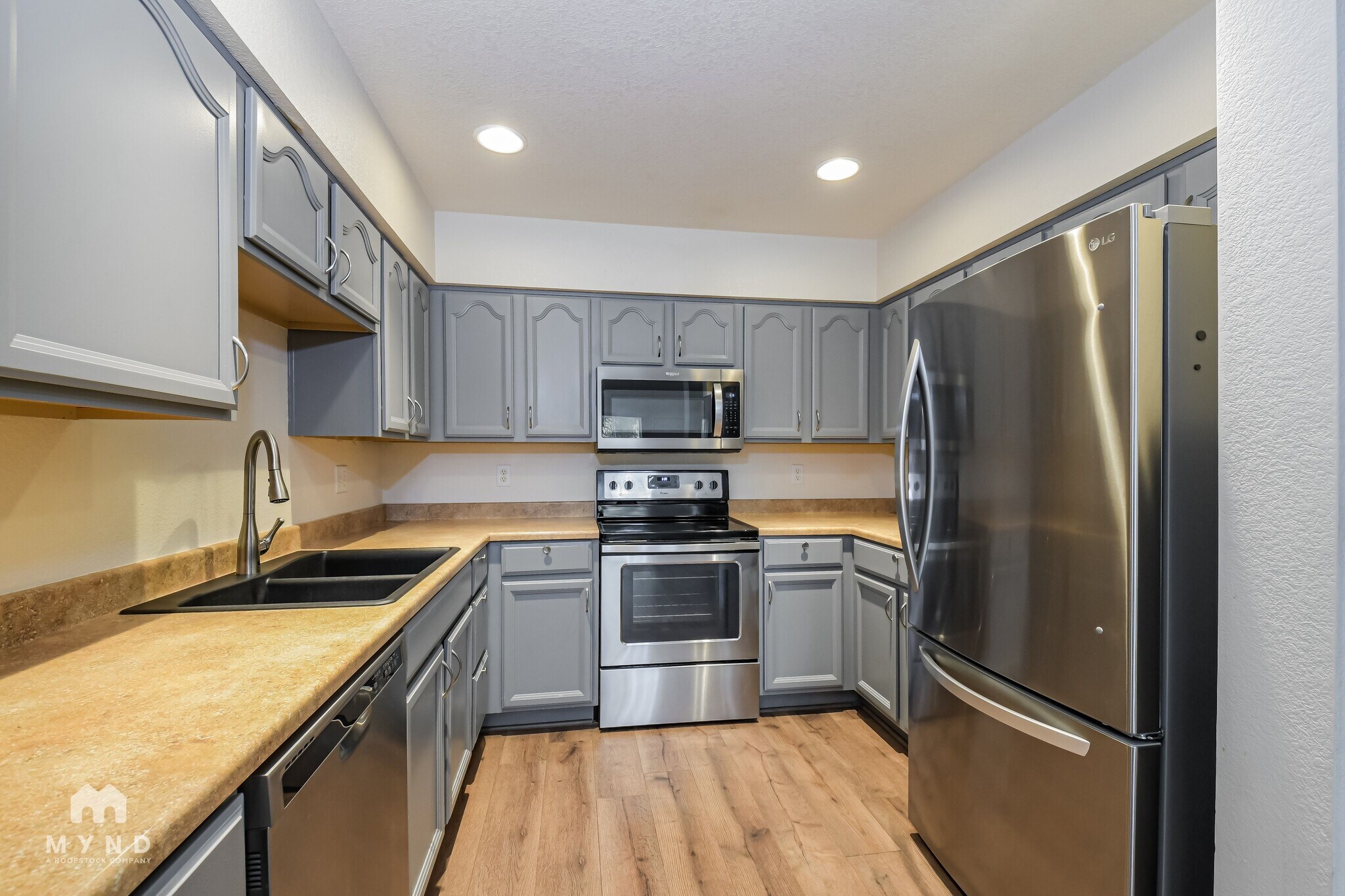 Building Photo - 805 Summer Hawk Dr
