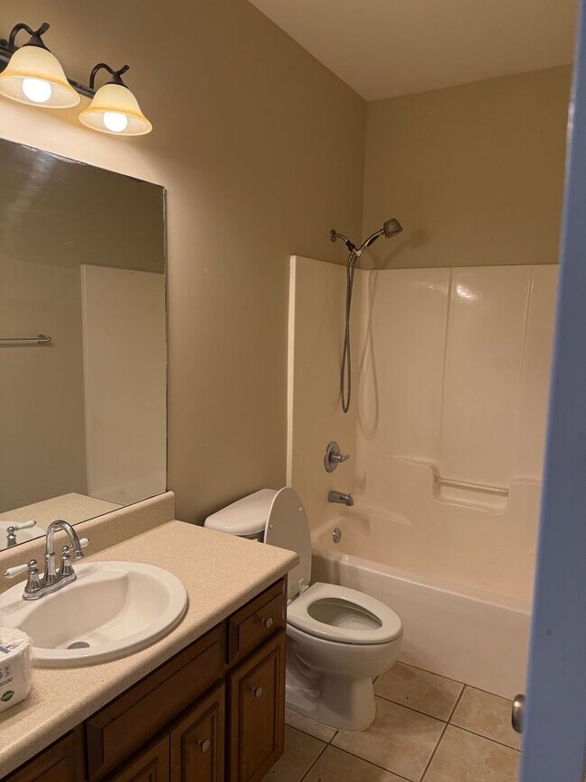 Building Photo - 1633 Devon Dr