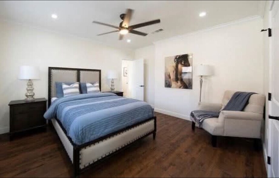 Building Photo - 4279 Walton Avenue