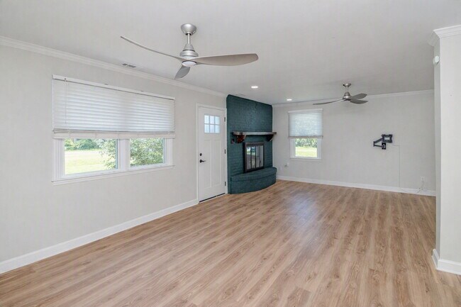 Building Photo - ADORABLE 3 BR | 1 BA Home in Dudley | Fully Renovated and Move-In Ready!