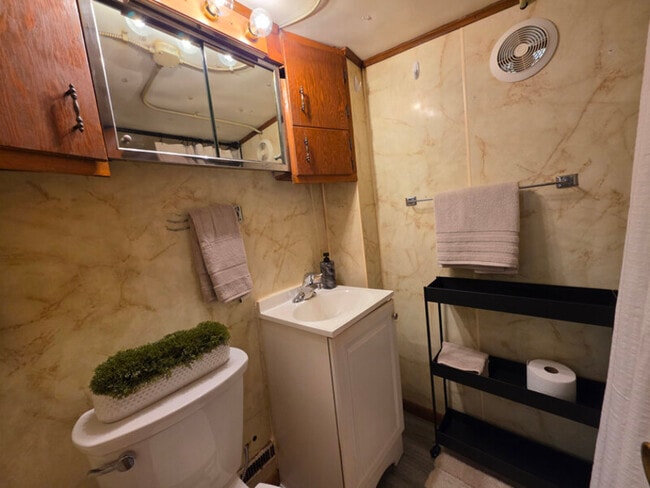 Building Photo - 120 N Iowa Ave