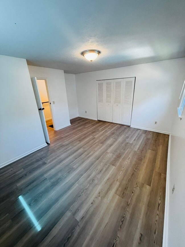 Building Photo - Beautiful 3-4 Bedroom 2 Bathroom Home