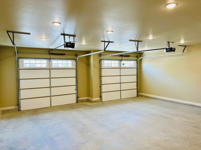 Building Photo - 219 Silverleaf Ln