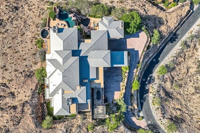 Building Photo - 5 Promontory Pointe Ln