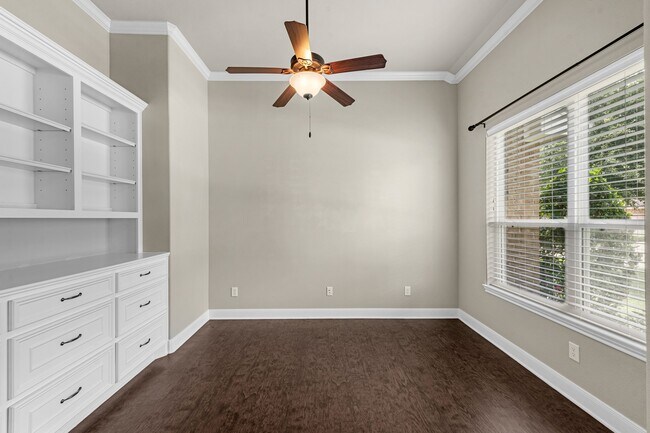 Building Photo - 2034 Que Manor Dr