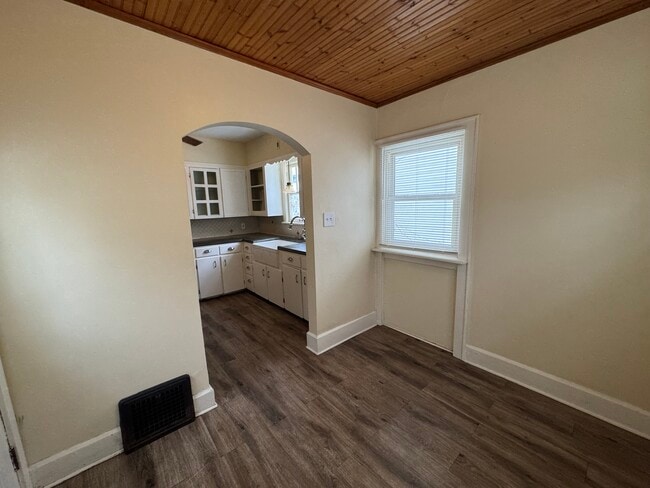 Building Photo - 1442 Plain Ave NE