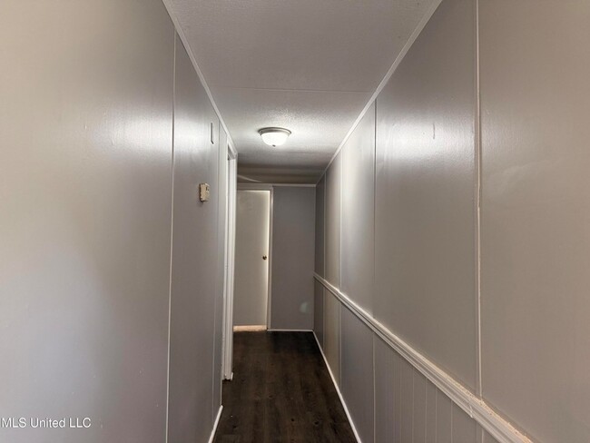 Building Photo - 505 Hillview Ct