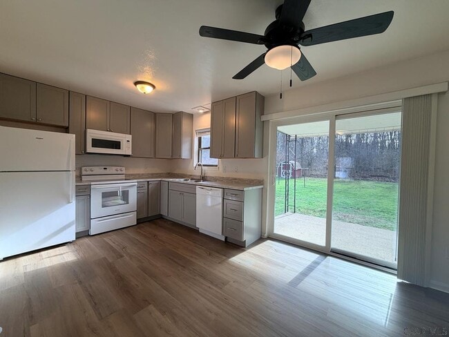 Building Photo - 302 Walters Ave