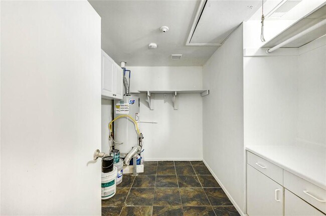 Building Photo - 5207 Beaverhill Dr