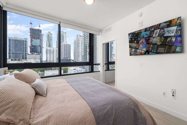 Building Photo - 225 N Miami Ave