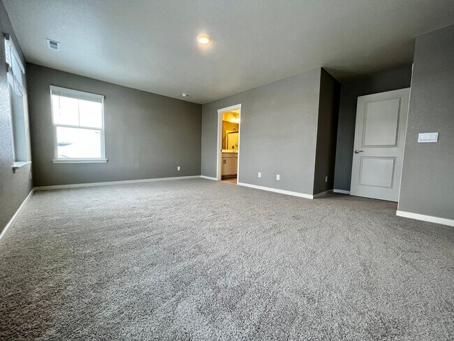 Building Photo - Gorgeous 4 Bed, 2.5 Bath Newer Build in Berthoud!