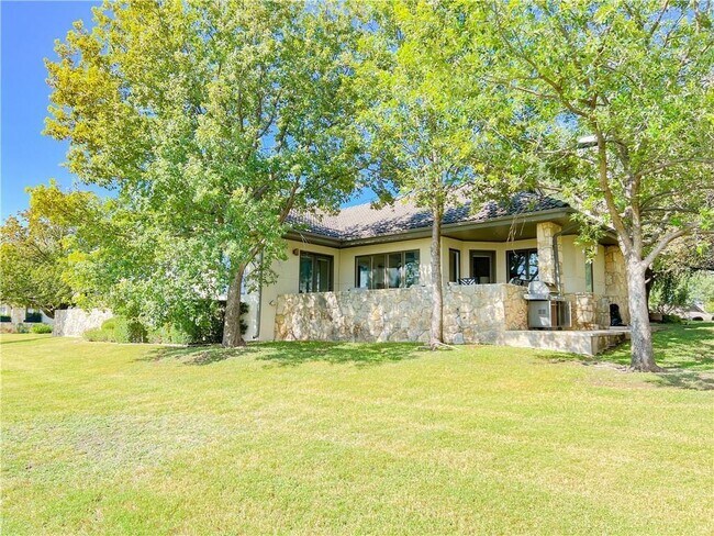 Building Photo - 1707 Clubhouse Hill Dr