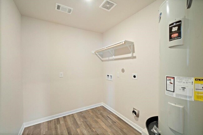 Building Photo - 228 Wild Oak