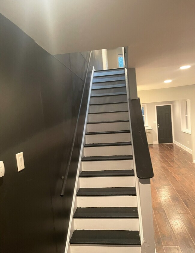 Building Photo - 935 N Saint Bernard St