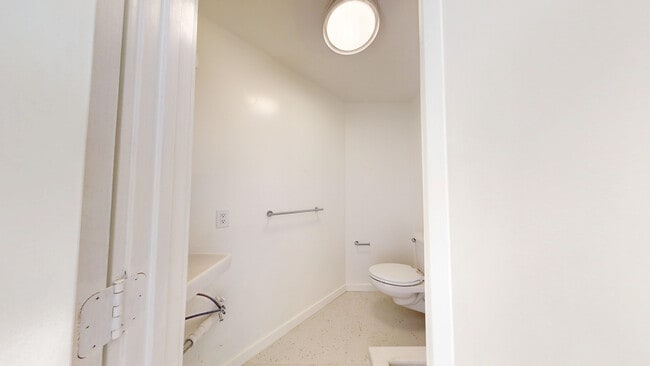 Building Photo - 1507 Carol-105A