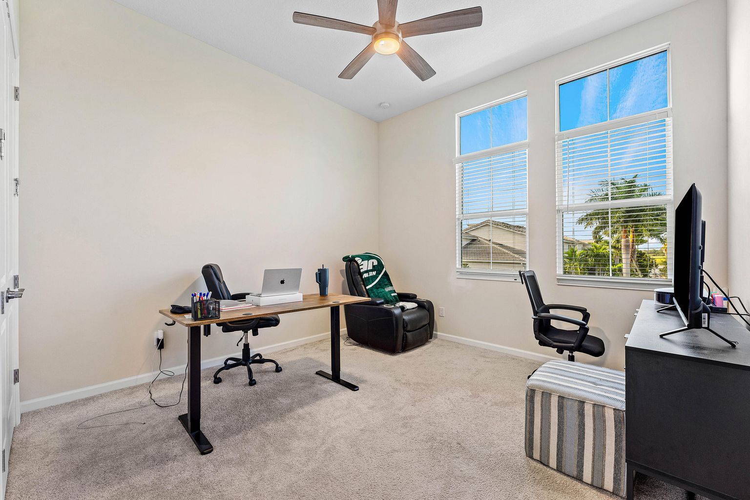 Building Photo - 16280 Oakview Dr