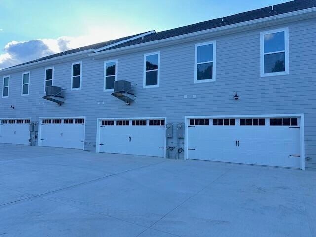 Building Photo - 1923 Cypress Ln