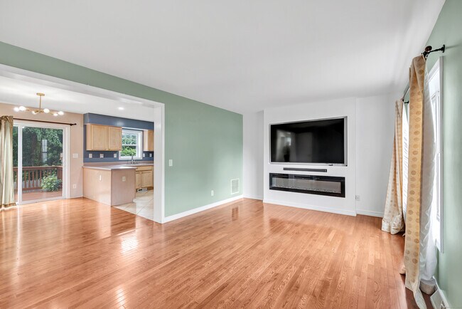 Building Photo - 163 Otis St
