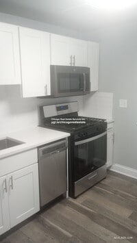 Building Photo - 2754 W North Shore Ave