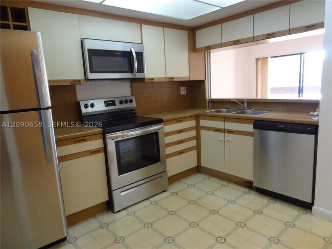 Building Photo - 8850 SW 123rd Ct