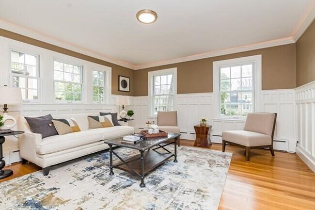 Building Photo - HOT NEWTON LISTING!!!