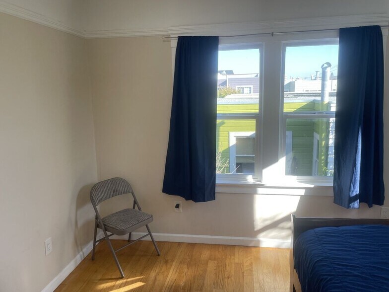 Building Photo - 586 39th Ave