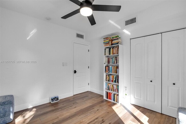 Building Photo - 5930 SW 47th St