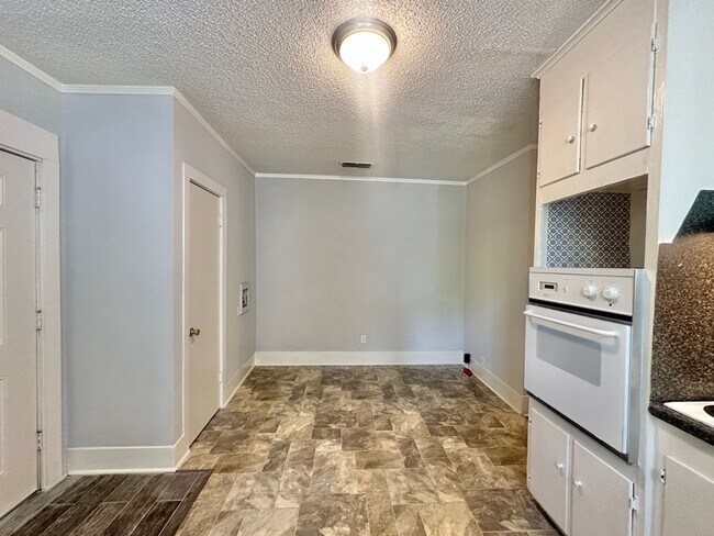 Building Photo - 506 S Fannin Ave