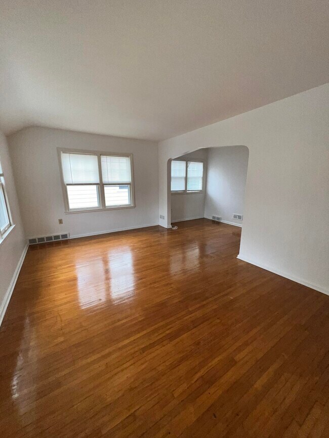 Building Photo - 4423 Vermaas Ave