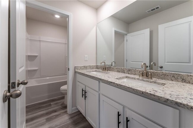 Building Photo - 4105 Oakwood Ter Ct