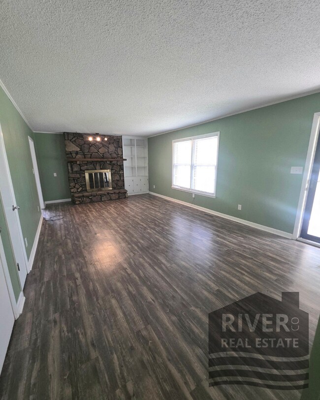 Building Photo - 1233 Ridge Dr