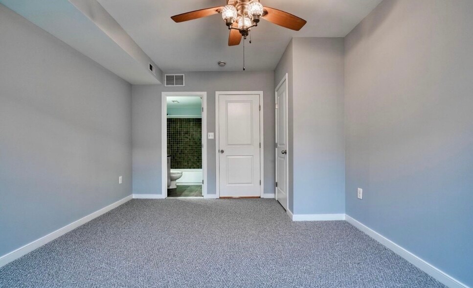 Room 3 - 214 S Regester St