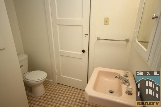 Building Photo - bedroom in San Francisco CA 94115