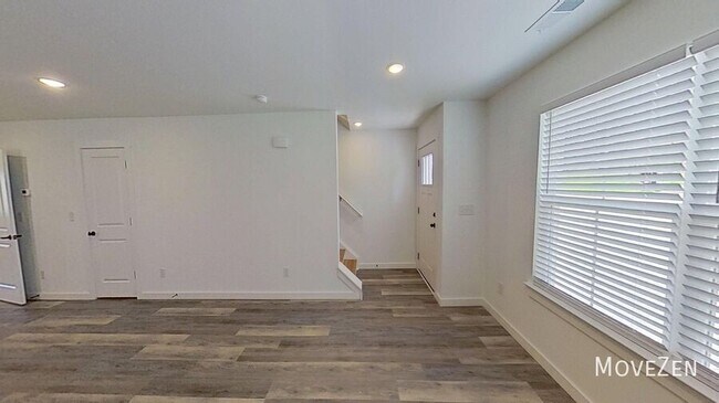 Building Photo - 277 Vanderbilt Rd