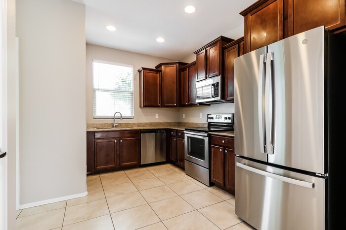 Building Photo - 17736 W Mandalay Ln