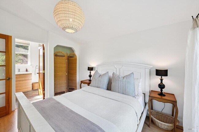 Building Photo - 40 Laurel Ave