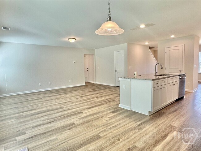 Building Photo - 237 Cromer St