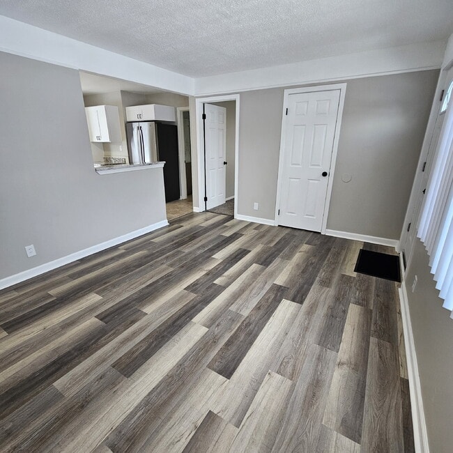 Building Photo - 3 Bedroom Ranch Completely Renovated - New Flooring, Doors and Fixtures, New Bathroom, New Kitche...