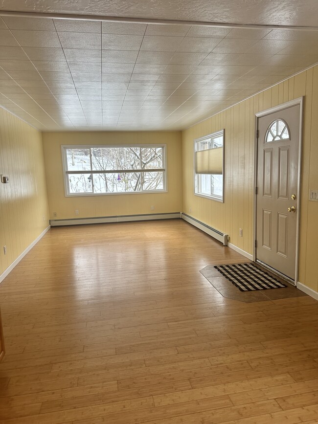 Main living area - 1836 Scenic Way