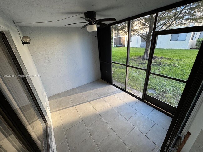 Building Photo - 161 Lakeview Dr