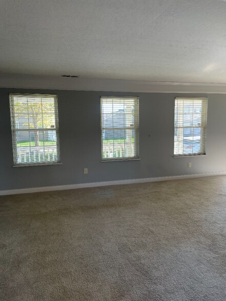 Building Photo - 6006 Inslee Rd