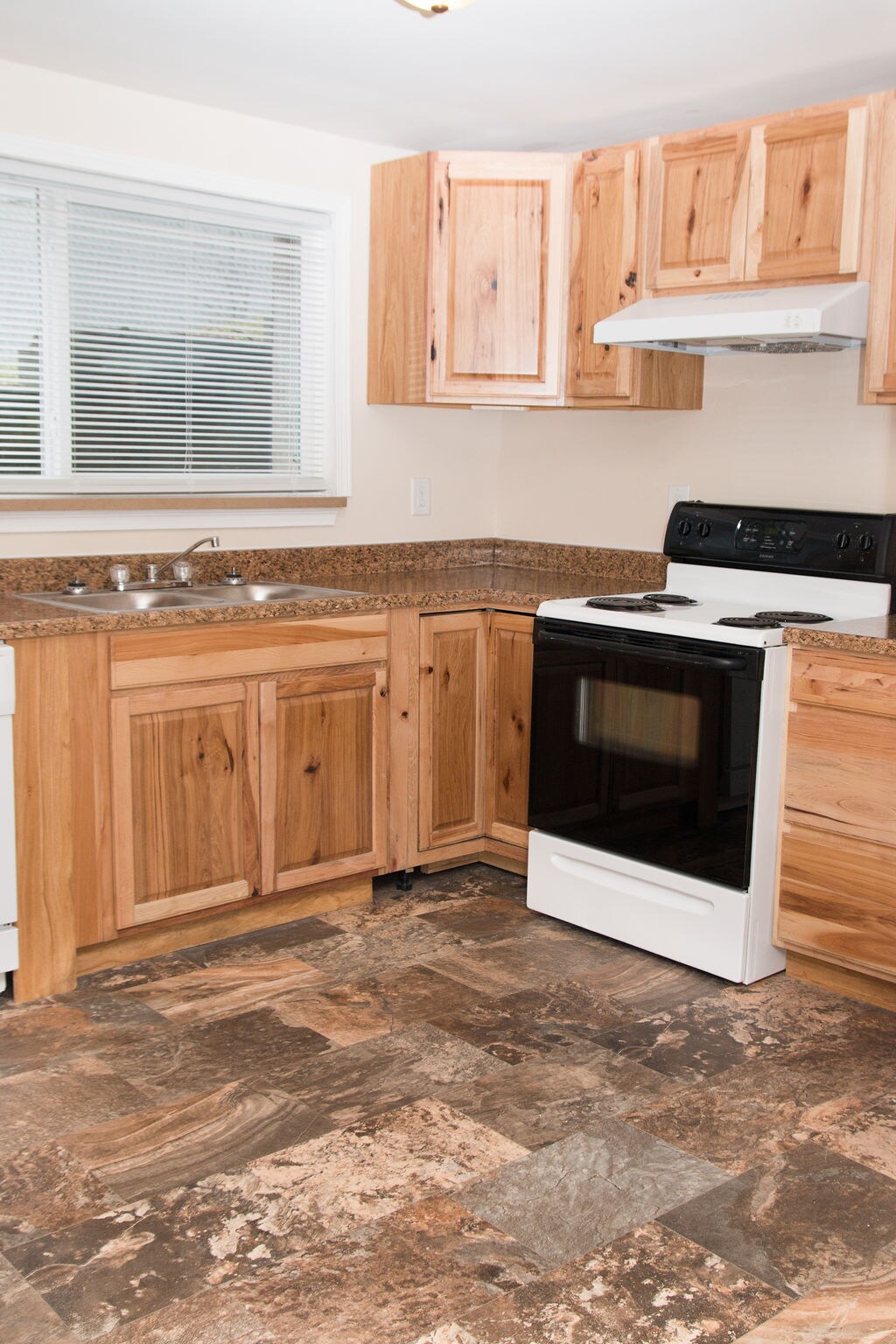 Building Photo - 801 Diamond Ct