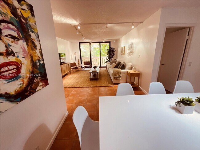 Building Photo - 1121 Crandon Blvd
