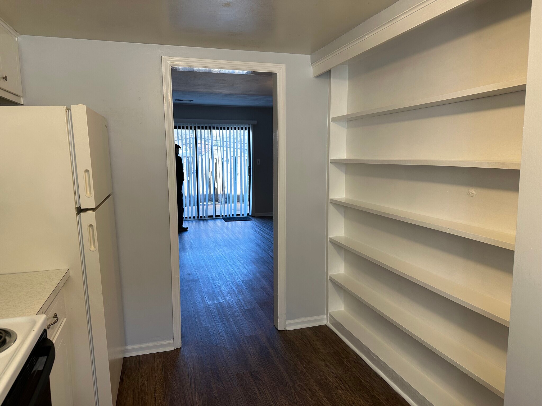 Kitchen Shelves - 3101 Link Rd