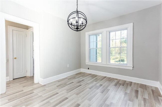 Building Photo - 1665 Beecher St SW