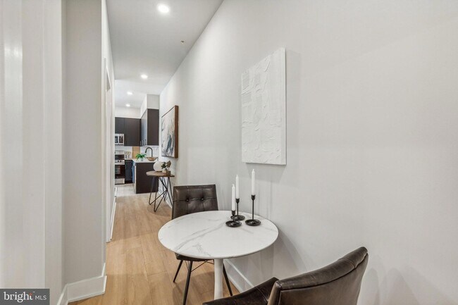 Building Photo - 6910 Ridge Ave