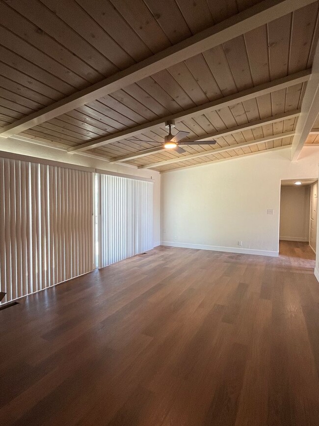 Building Photo - 4076