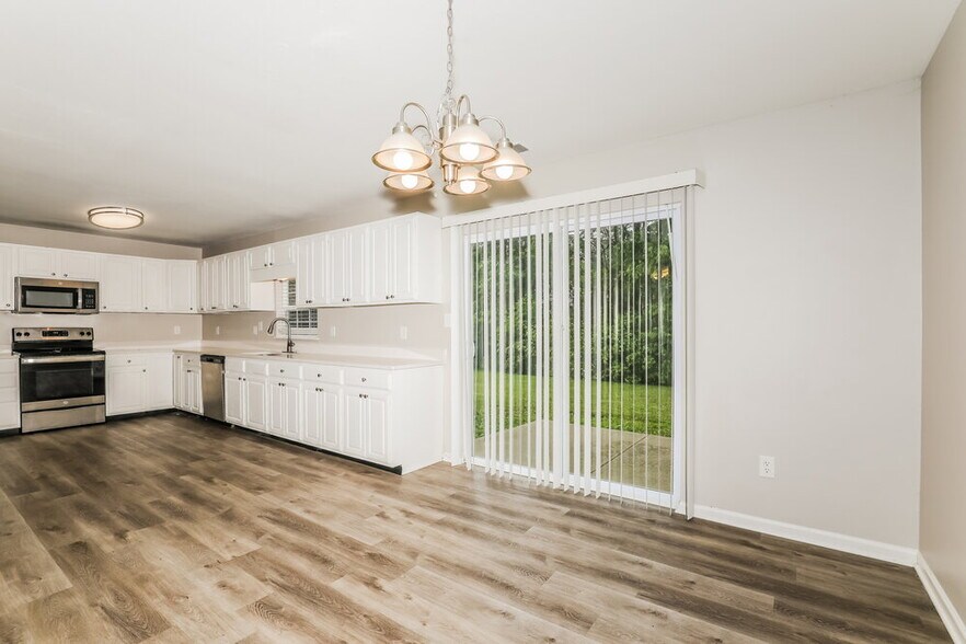 Building Photo - 12951 Brookhaven Dr